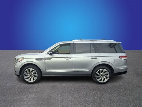 Used 2024 Lincoln Navigator Premiere image 7
