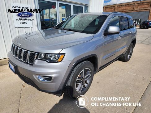Used 2019 Jeep Grand Cherokee Laredo w/ 18" Wheel & 8.4" Radio Group image 1