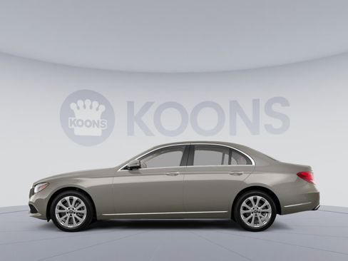Used 2018 Mercedes-Benz E 300 4MATIC w/ Premium 1 Package image 2