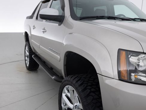 Used 2007 Chevrolet Avalanche LT w/ LT Preferred Equipment Group AWD/4WD image 11