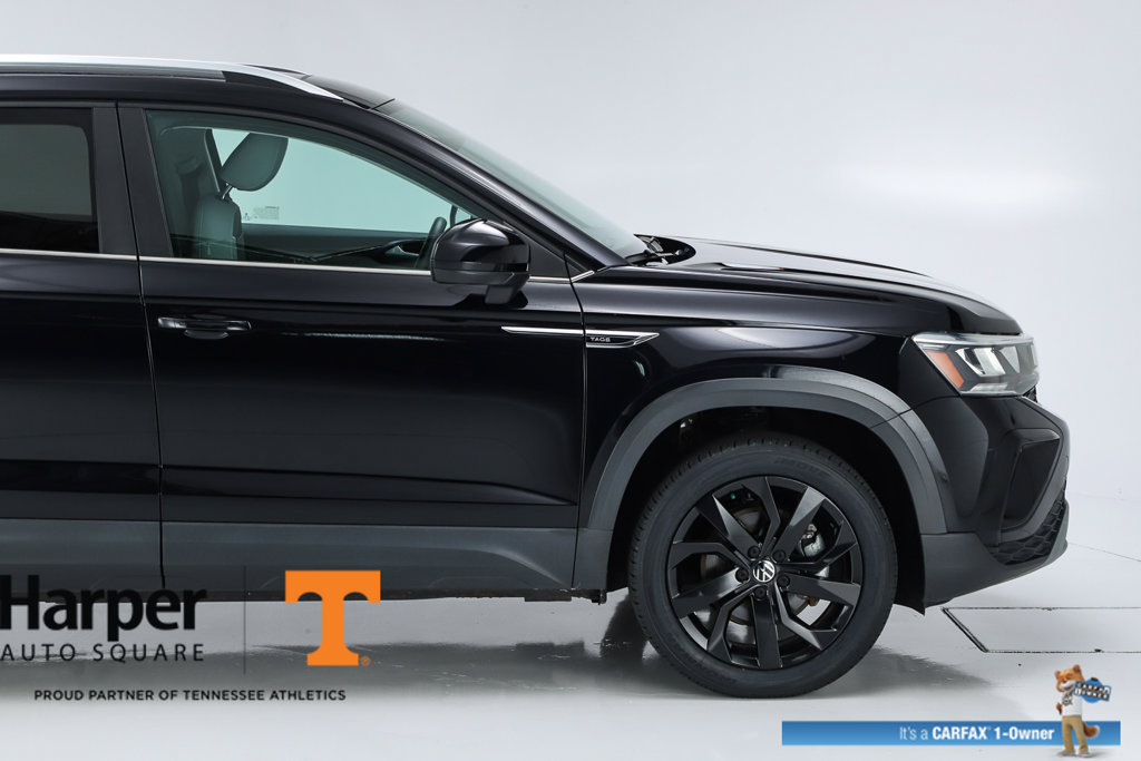 Used 2023 Volkswagen Taos SE w/ Panoramic Sunroof Package AWD/4WD image 12