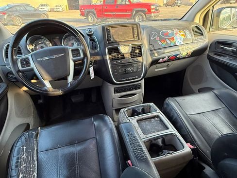 Used 2011 Chrysler Town & Country Touring-L w/ Entertainment Group #2 image 14