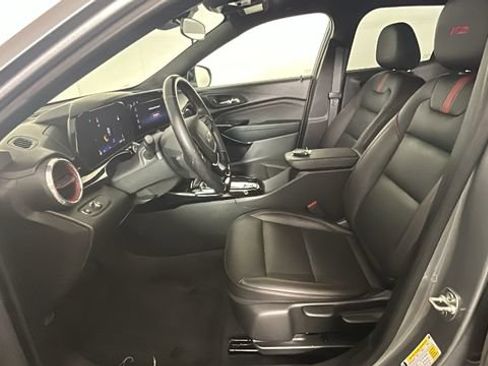 Used 2024 Chevrolet Trax RS w/ Sunroof Package FWD image 11