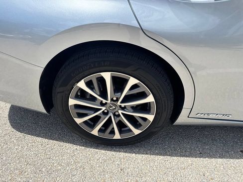 Used 2022 Lexus ES 300h w/ Premium Package FWD image 18