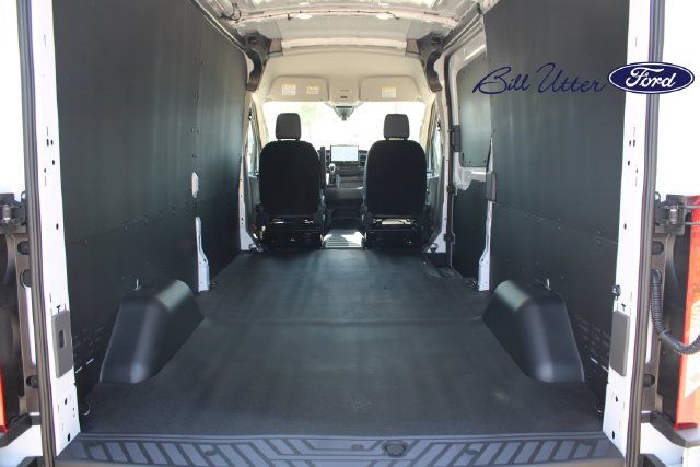 New 2026 Ford Transit 250 148 Medium Roof w/ Load Area Protection Package RWD image 6