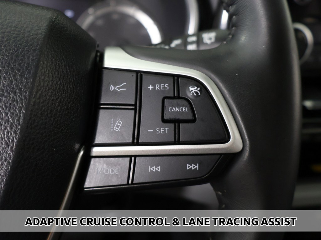 Used 2024 Toyota Highlander XLE AWD/4WD image 4