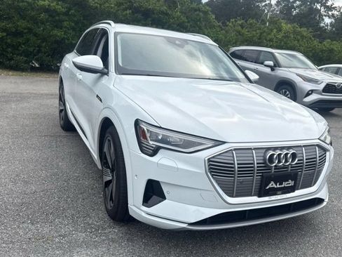 Used 2019 Audi e-tron Prestige w/ Prestige Package AWD/4WD image 3