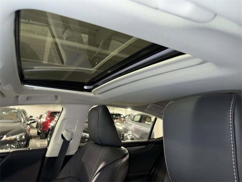 Used 2025 Lexus ES 350 Luxury w/ Technology Package image 22