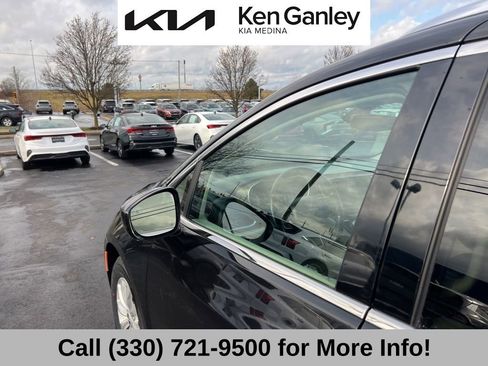 Used 2018 Chrysler Pacifica Touring-L w/ Premium Audio Group image 24