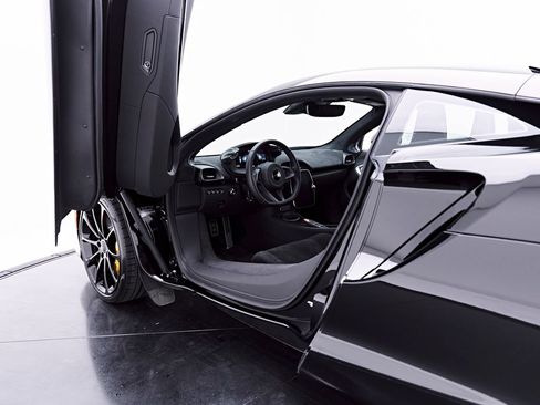 Used 2026 McLaren Artura RWD image 50