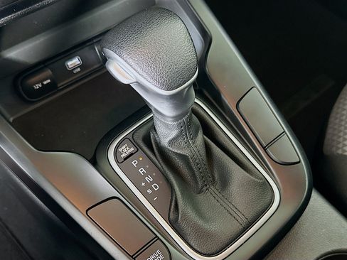 Used 2025 Kia Soul LX w/ LX Technology Package FWD image 24