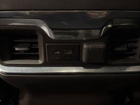 Certified 2022 Chevrolet Silverado 1500 High Country w/ Technology Package image 13