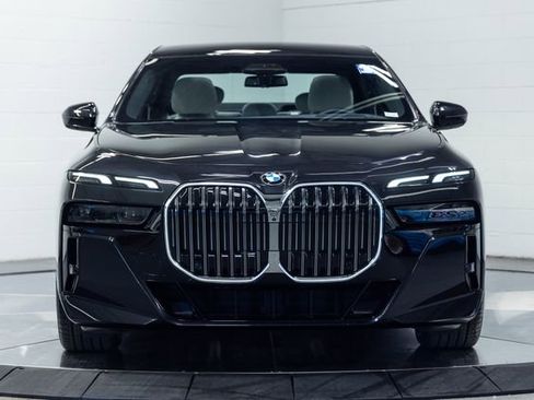 Certified 2023 BMW 760i xDrive AWD/4WD image 5