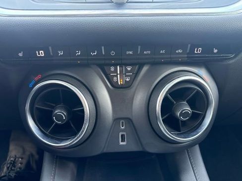 Used 2022 Chevrolet Blazer LT FWD image 32