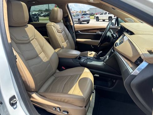 Used 2021 Cadillac XT5 Premium Luxury w/ Platinum Package FWD image 13