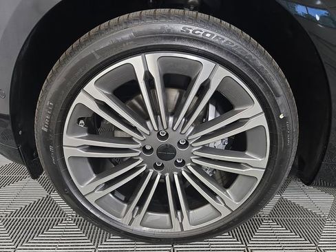 New 2026 Land Rover Range Rover Sport Dynamic SE AWD/4WD image 9