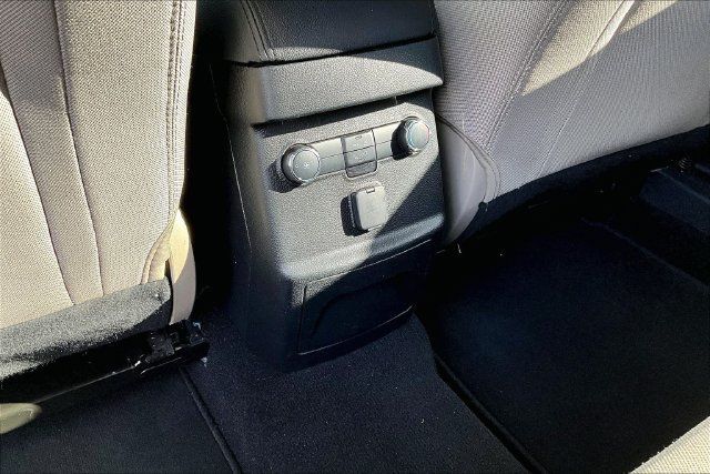 Used 2018 Ford Explorer XLT FWD image 24
