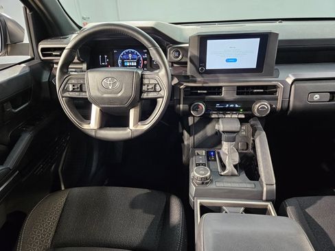 Used 2025 Toyota 4Runner SR5 AWD/4WD image 9
