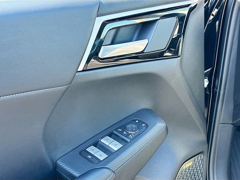 New 2025 Mitsubishi Outlander SE image 13