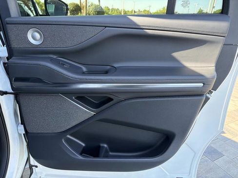 New 2026 Lincoln Navigator L Reserve AWD/4WD image 21