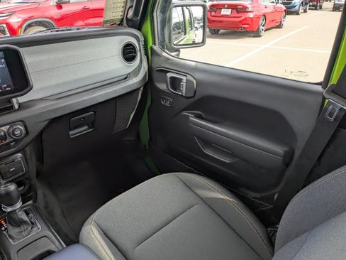 Used 2025 Jeep Wrangler Sport S image 17