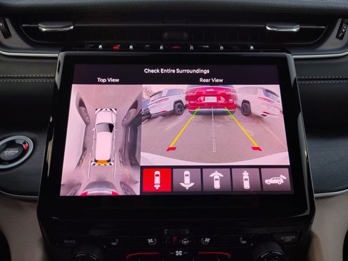 New 2025 Jeep Grand Cherokee Limited w/ Luxury Tech Group II image 23