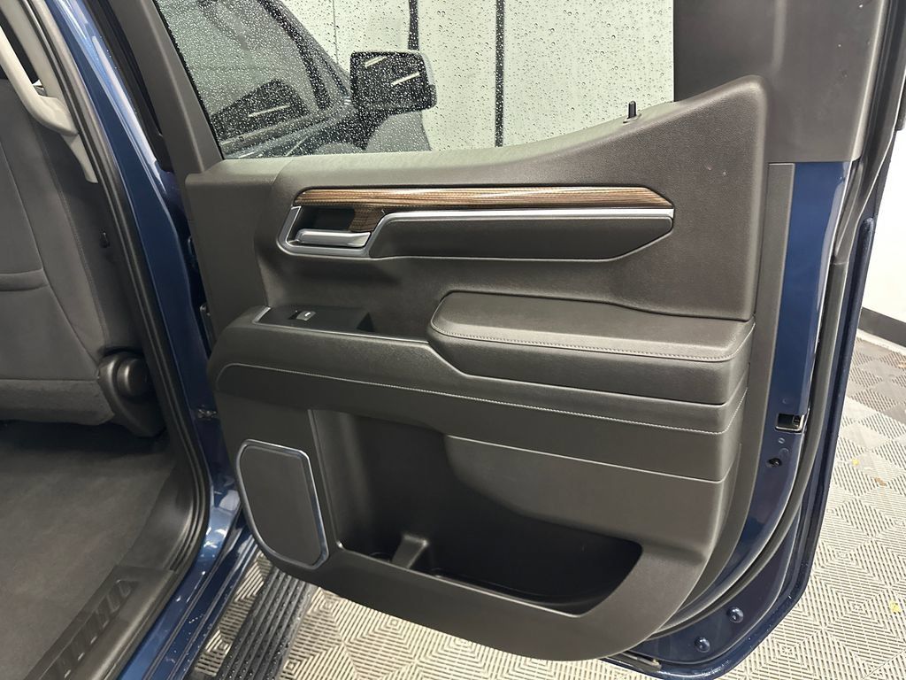 Used 2022 Chevrolet Silverado 1500 LT AWD/4WD image 17