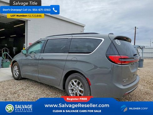 Used 2022 Chrysler Pacifica Touring-L FWD image 3
