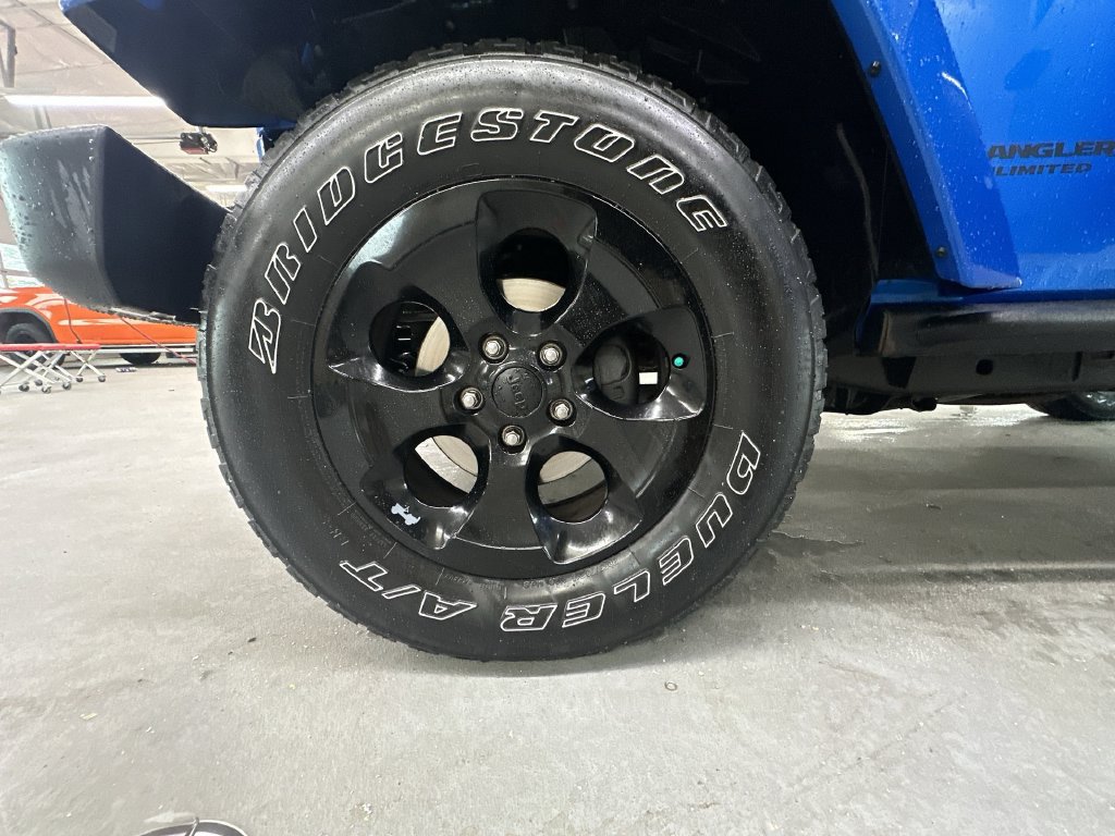 Used 2015 Jeep Wrangler Unlimited Sahara AWD/4WD image 33