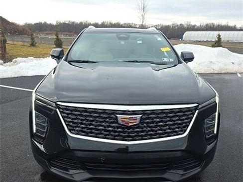 Used 2024 Cadillac XT4 Luxury w/ Cold Weather Package image 2