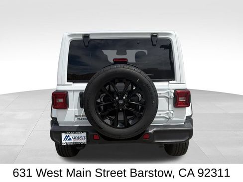 Used 2025 Jeep Wrangler Unlimited Sahara AWD/4WD image 5