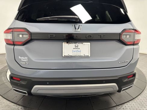 Used 2023 Honda Pilot Touring image 12