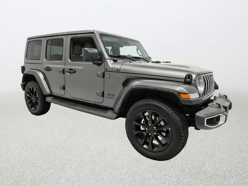 Used 2025 Jeep Wrangler Unlimited Sahara AWD/4WD image 25