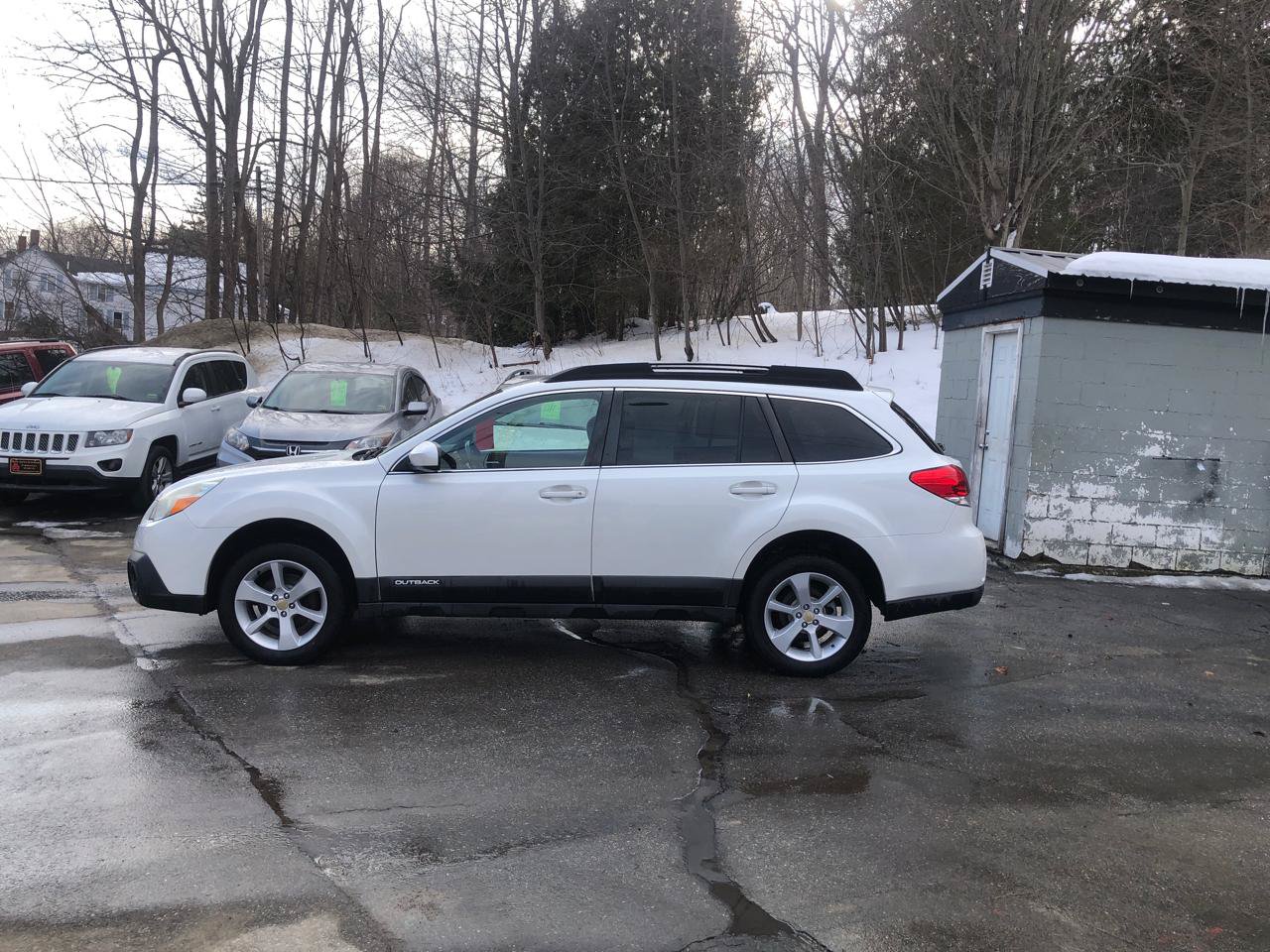 Used 2014 Subaru Outback 2.5i Premium AWD/4WD image 8