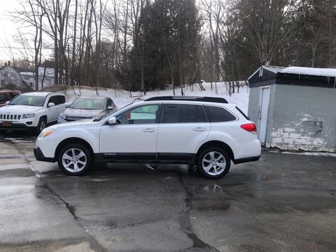 Used 2014 Subaru Outback 2.5i Premium image 8