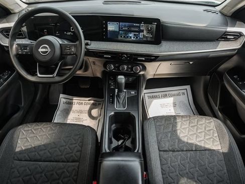 Used 2025 Nissan Kicks SV AWD/4WD image 23