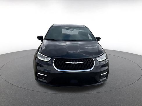 Used 2025 Chrysler Pacifica Select FWD image 4