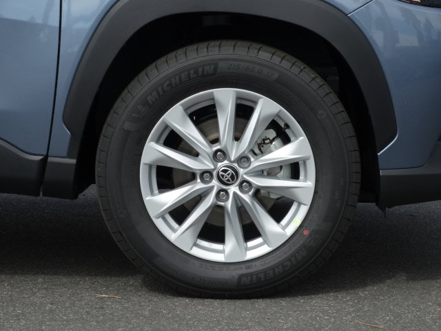 New 2026 Toyota Corolla Cross LE FWD image 4