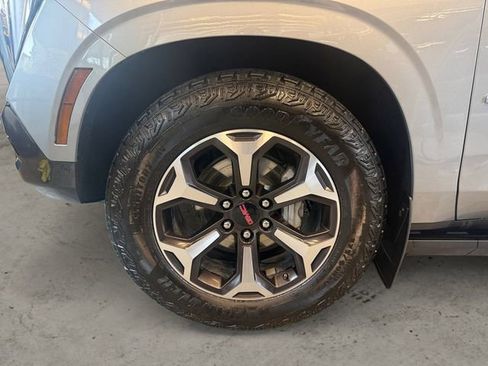 Used 2025 GMC Yukon XL AT4 Ultimate AWD/4WD image 14