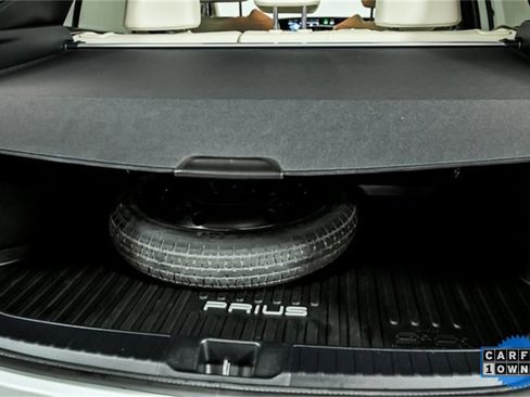 Used 2021 Toyota Prius XLE image 9