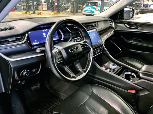 Used 2021 Jeep Grand Cherokee L Limited w/ Luxury Tech Group II image 8