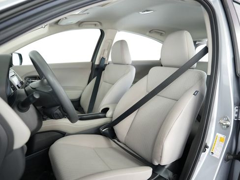Used 2018 Honda HR-V LX image 38