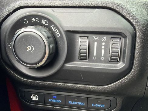 Used 2022 Jeep Wrangler Unlimited Rubicon 4xe w/ Cold Weather Group AWD/4WD image 19