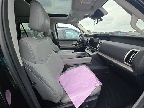 Used 2025 Ford Expedition Active AWD/4WD image 7