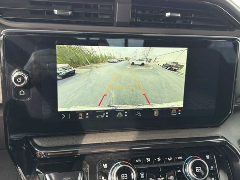 Used 2024 GMC Sierra 1500 AT4 w/ Technology Package image 5