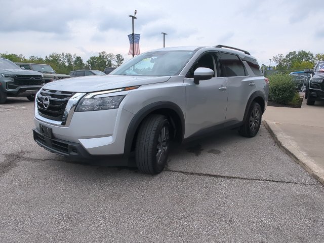 Used 2025 Nissan Pathfinder SV AWD/4WD image 5
