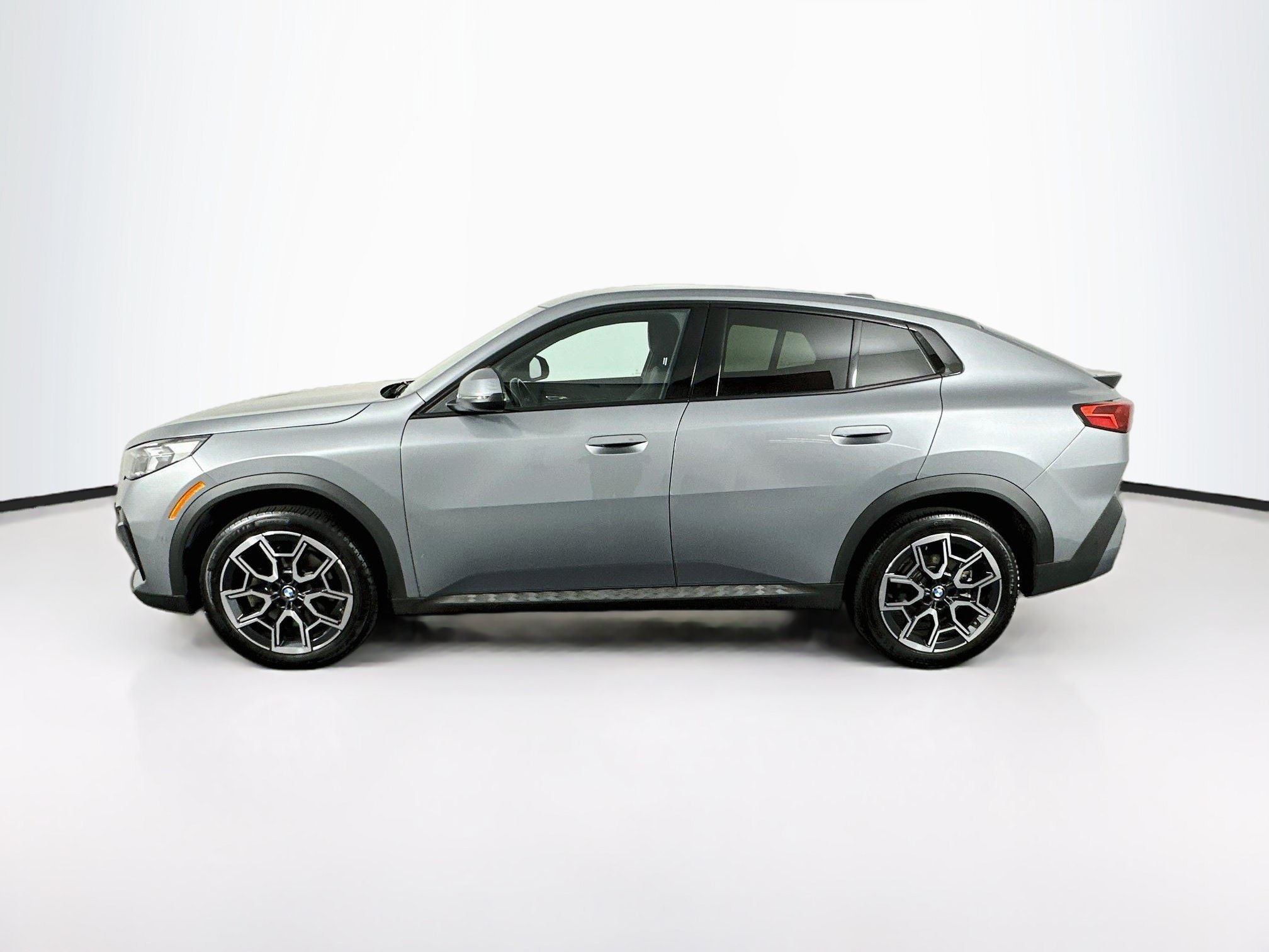 Used 2026 BMW X2 xDrive28i AWD/4WD image 4
