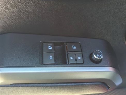 Used 2017 Toyota Tacoma SR5 RWD image 10
