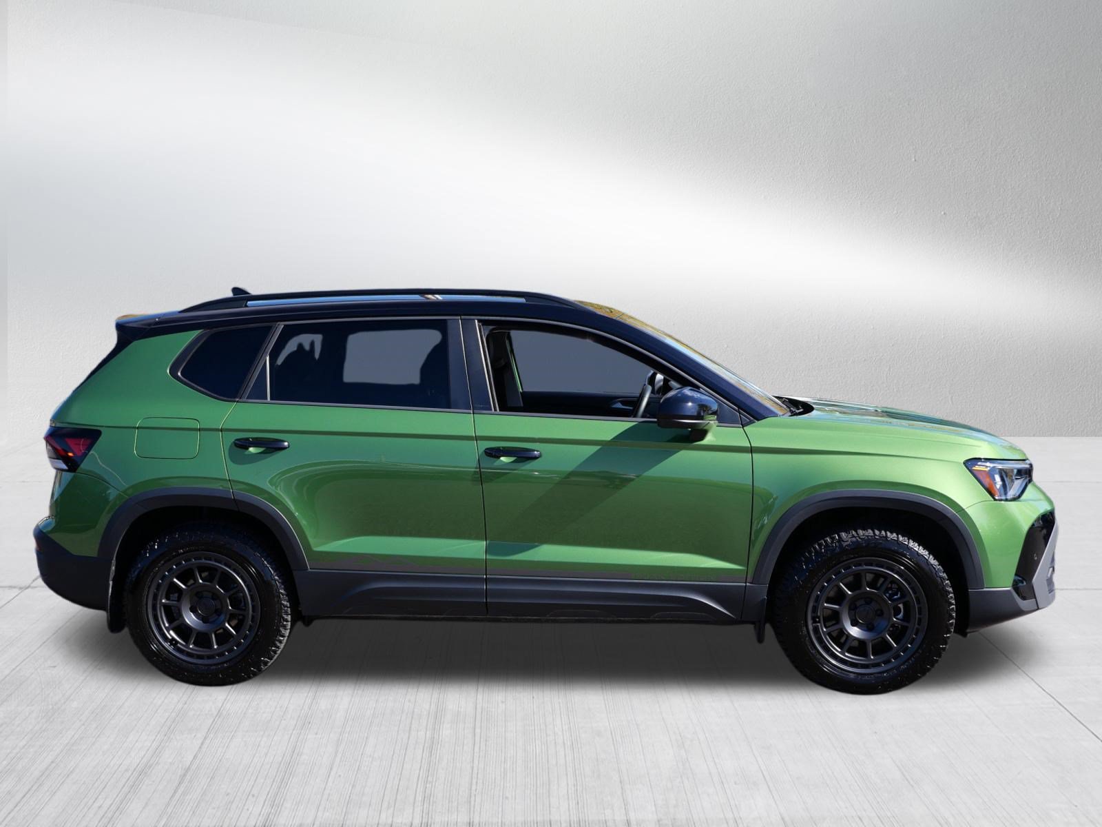 Certified 2025 Volkswagen Taos SE AWD/4WD image 8