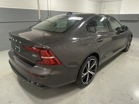 Used 2025 Volvo S60 B5 Core image 3